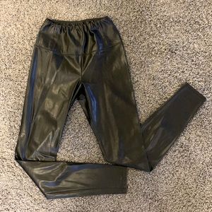 Aritzia - Wilfred Daria faux leather pants, Size: S, colour: Black